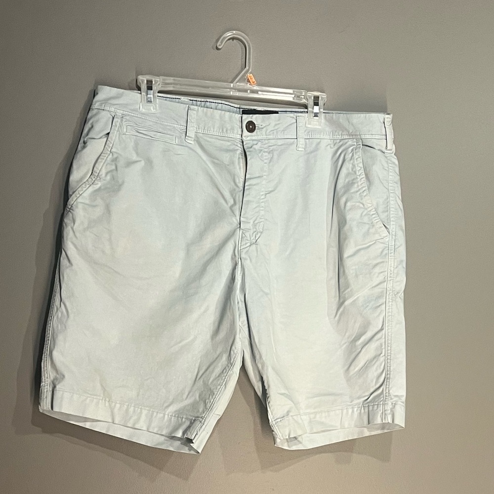 Men’s muted white cargo pants